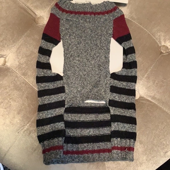 Small dog sweater, leash hole, pocket! - Picture 4 of 5